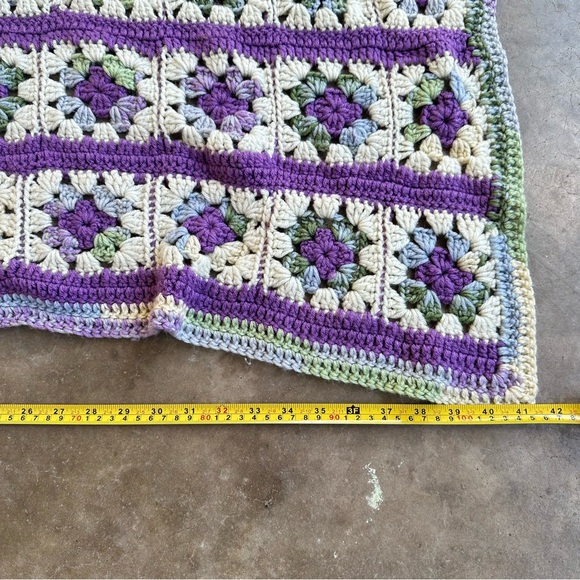 Vintage GRANNY SQUARE AFGHAN Handmade Crochet Cottage Core Throw Blanket 64x41 - Picture 5 of 5